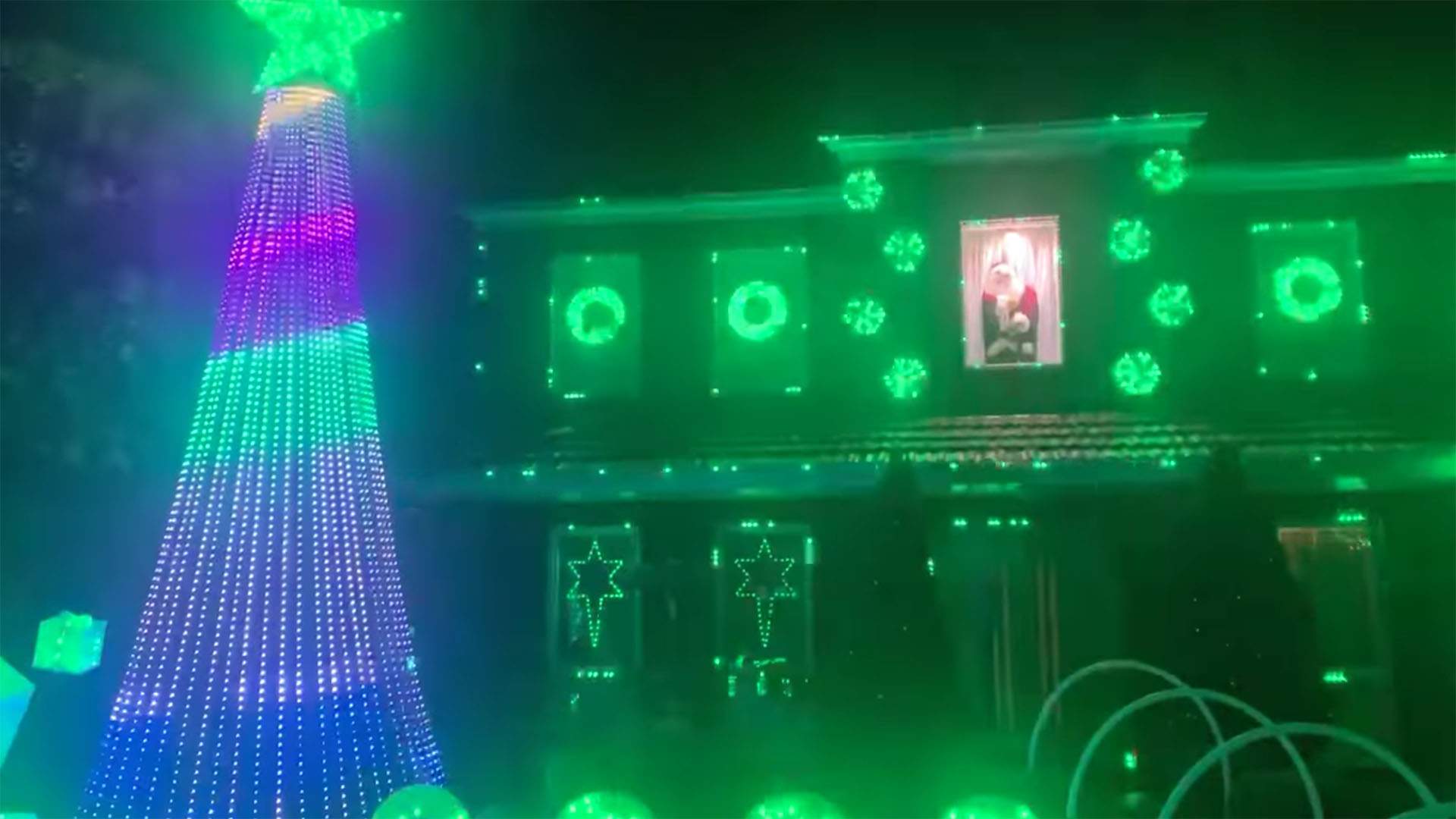 Daniel AndrewsThemed 'Get On the Beers' Christmas Lights Are Currently