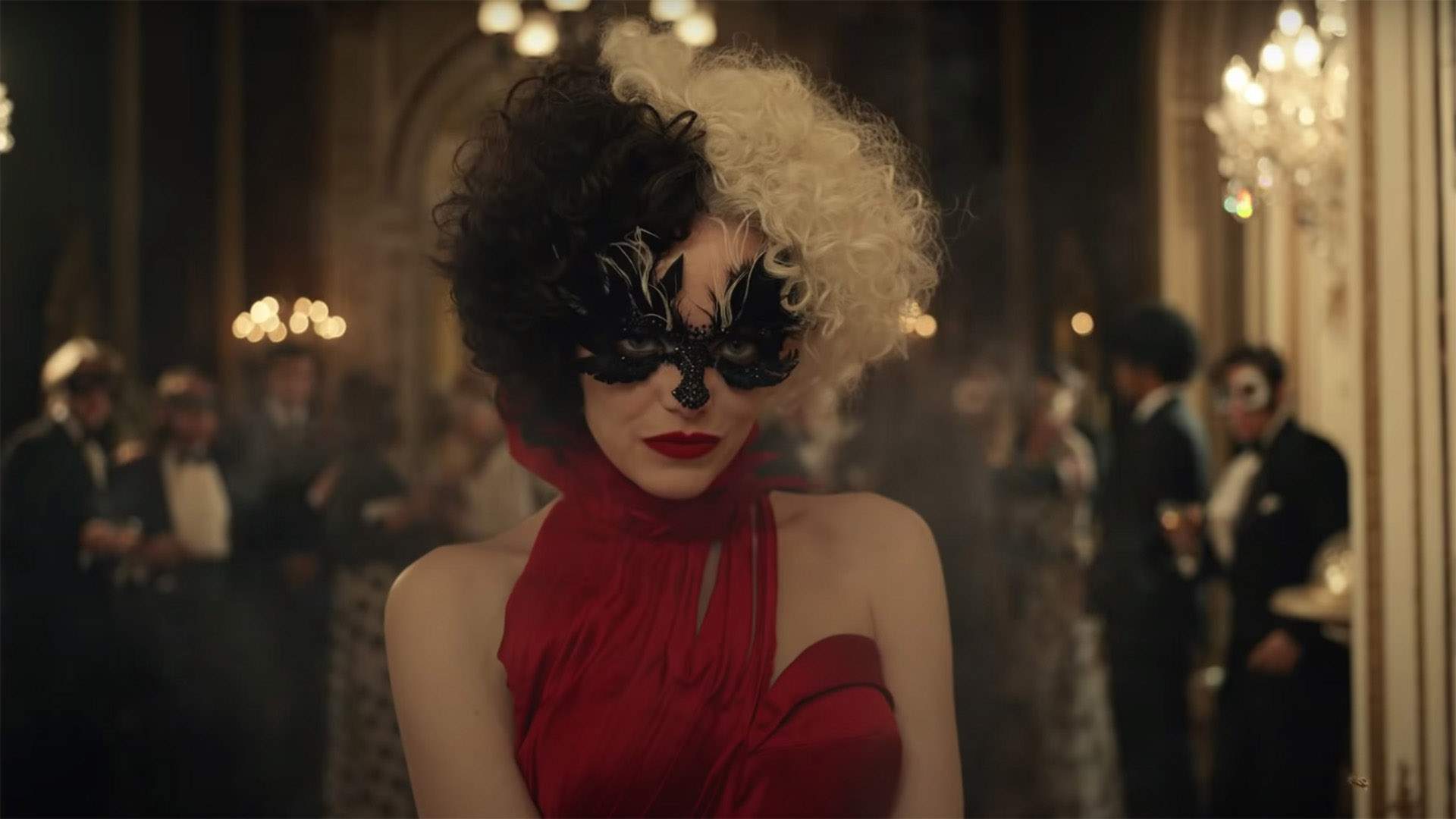 The First Trailer for '101 Dalmatians' Spinoff 'Cruella' Turns Emma Stone Into a Disney Villain