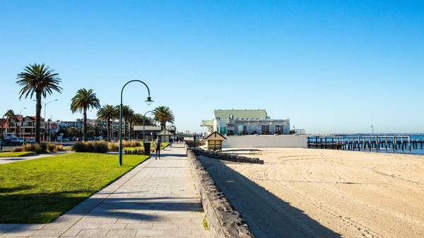 PORT MELBOURNE TO ST KILDA PIER - One of the best walks in Melbourne.