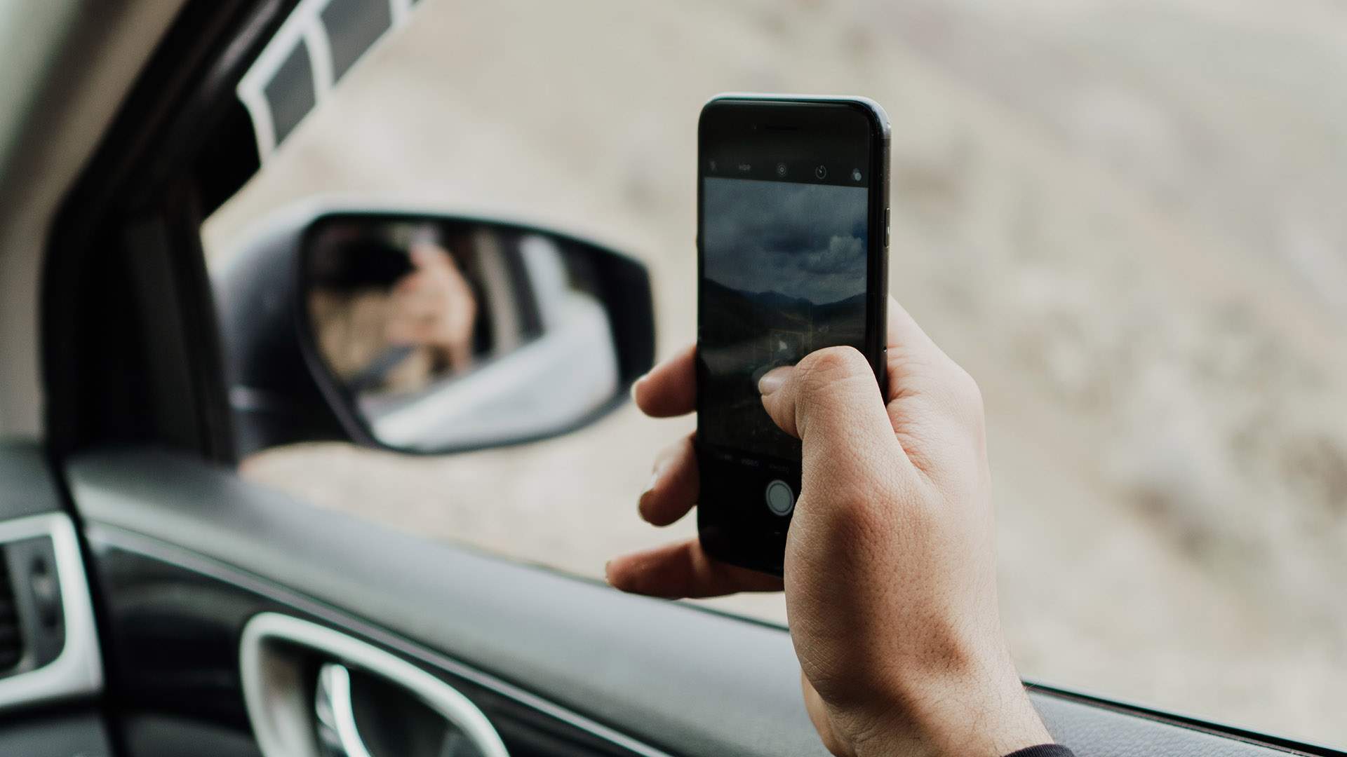 Cameras That Catch You Using Your Phone While Driving Will Be Rolled