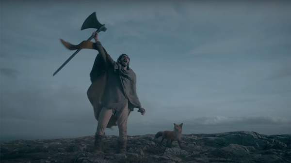The New Trailer for 'The Green Knight' Pits an Axe-Swinging Dev Patel  Against an Eerie Giant - Concrete Playground