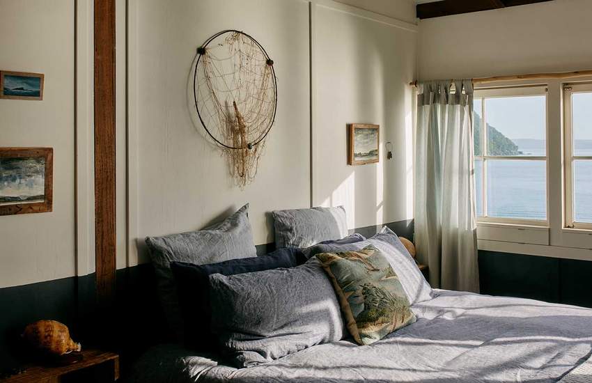 Background image for Airbnb Wants You and Your Mates to Spend a Year Living in Its Properties for Free