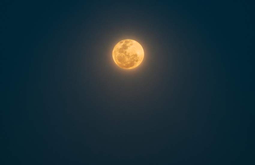 Background image for A 'Strawberry' Full Moon Will Be Visible in Australia's Skies This Week