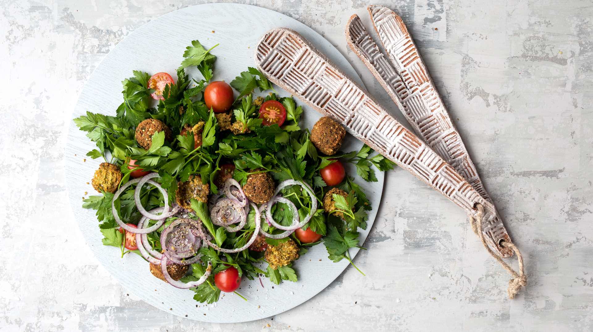 Seven Office Lunch Hacks for When You Can't Eat Any More Sad Desk Salads