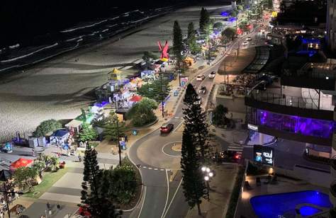 Surfers Paradise Beachfront Markets Christmas Twilight Market 2022