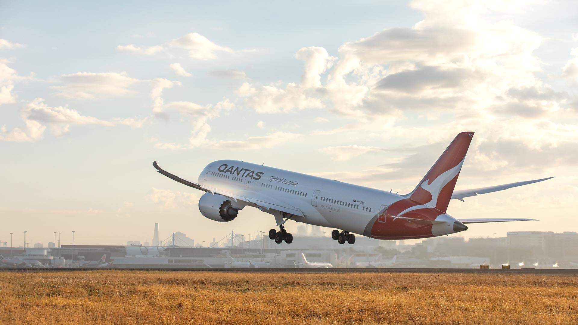 Qantas Is Giving Flight Discounts and Frequent Flyer Points to Aussies Who've Been Fully Vaccinated
