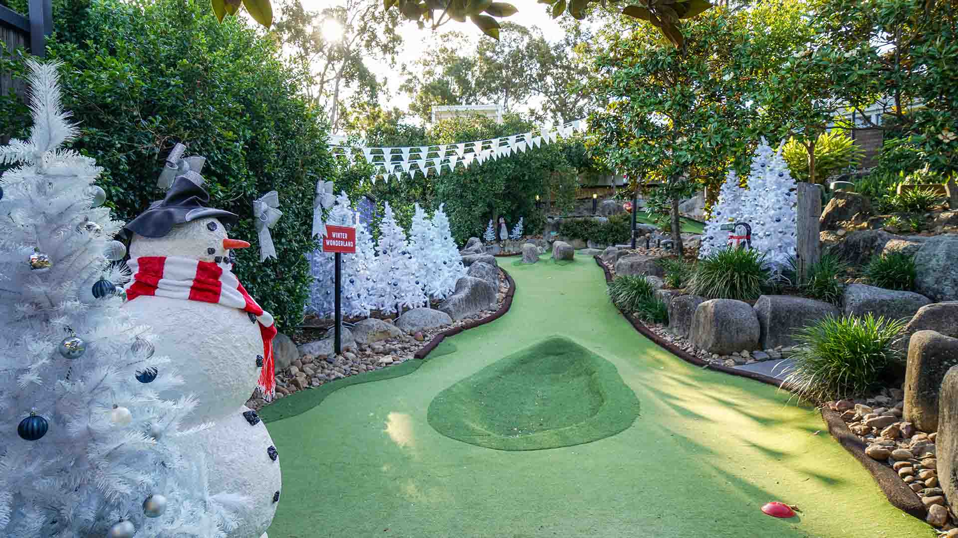 Victoria Park Is Bringing Back Its Christmas-Themed Mini Golf Course to Fill You Full of Festive Cheer