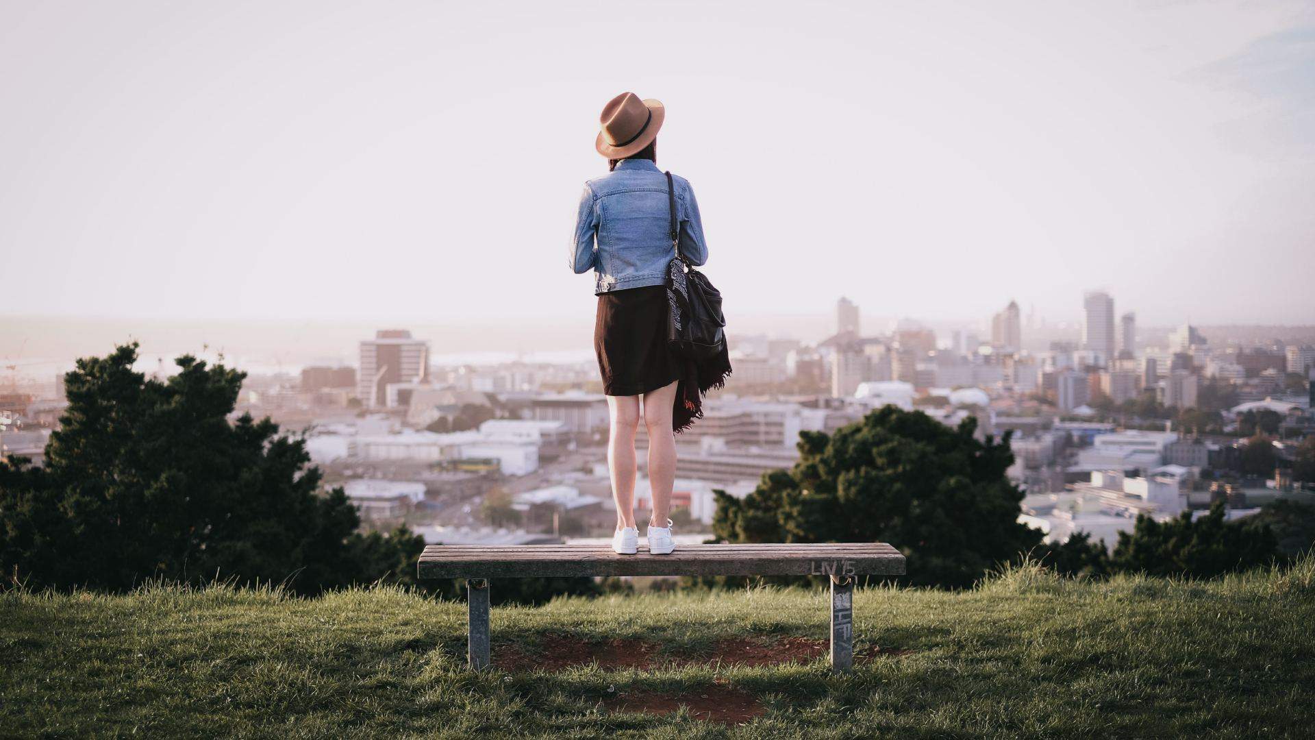 https://cdn.concreteplayground.com/content/uploads/2021/12/mount-eden-summit-auckland-aaron-birch-unsplash.jpg