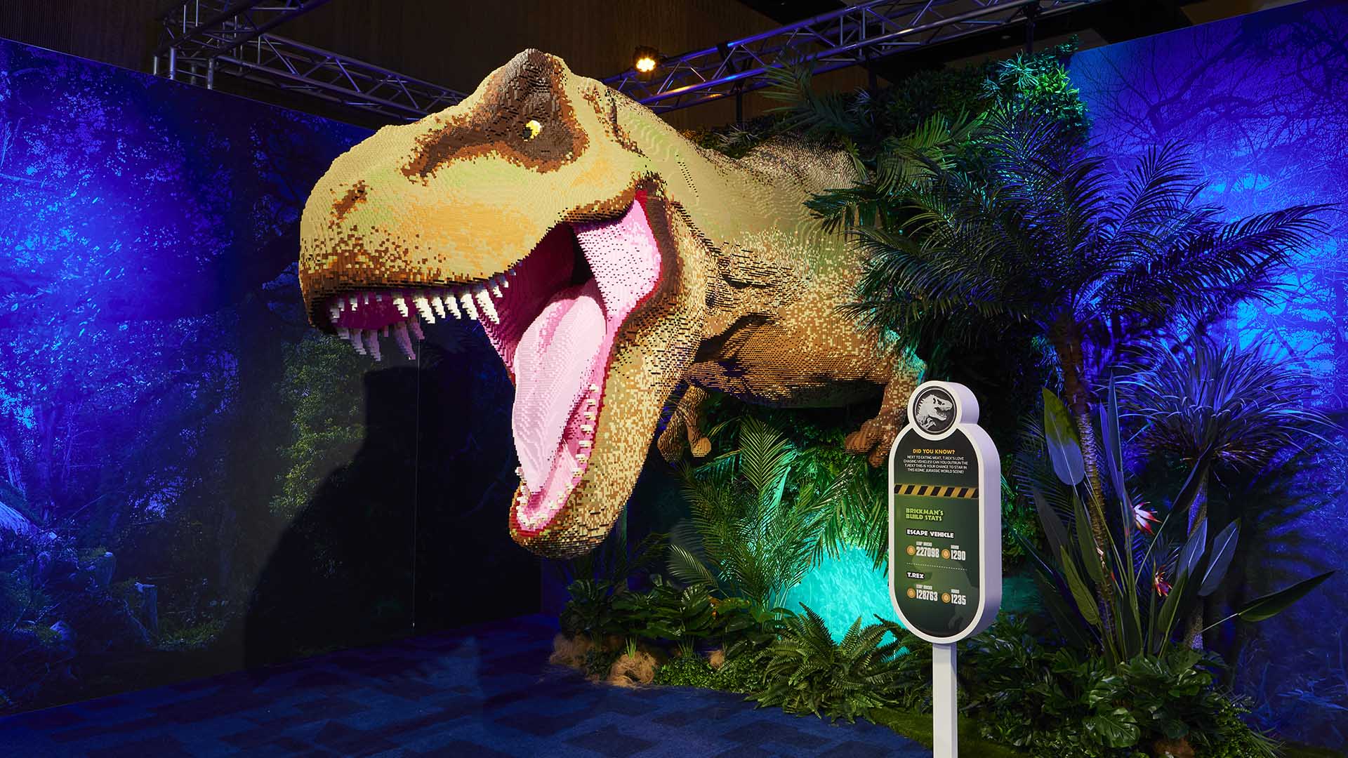 A Lego Exhibition That Recreates Jurassic World with Six Million