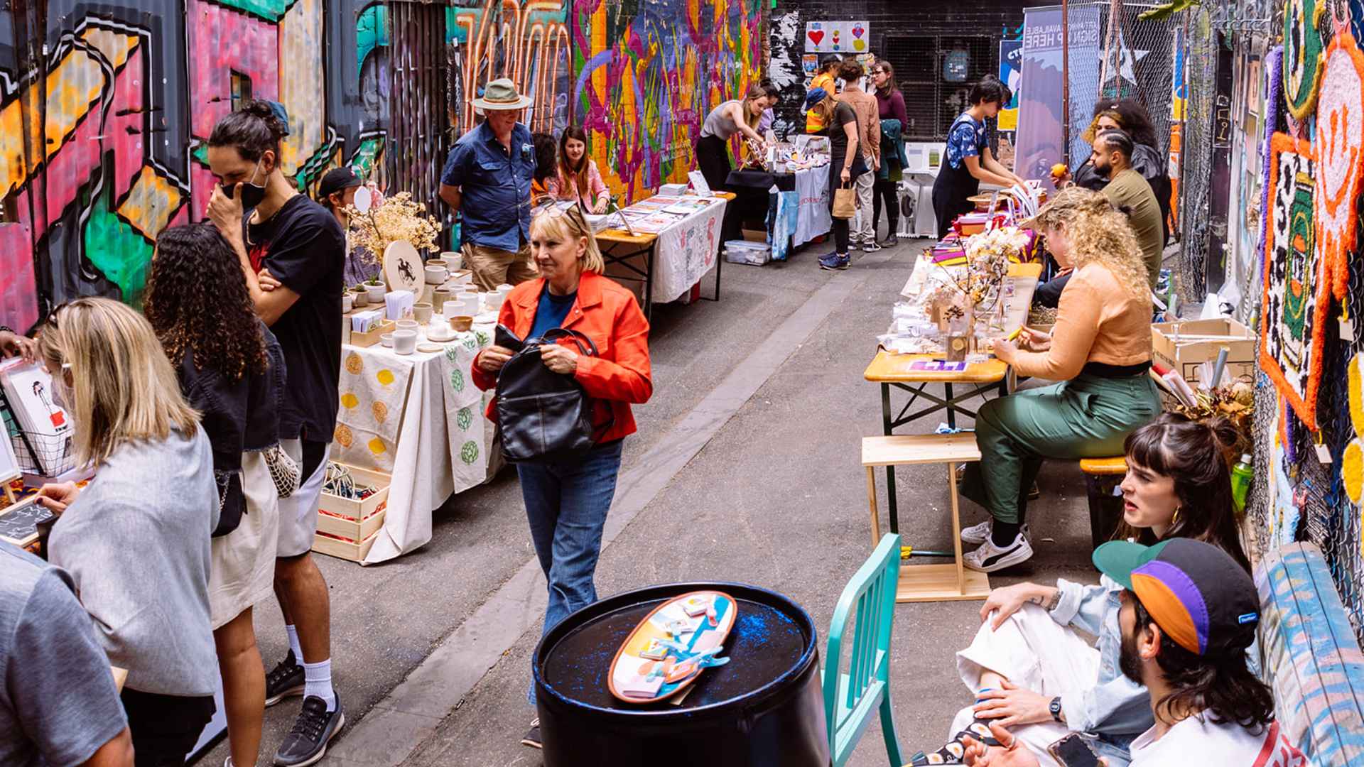 A laneway artists market