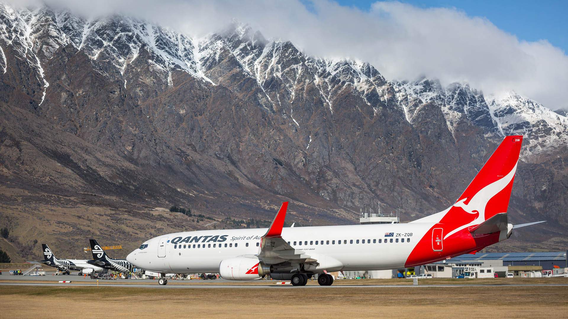 qantas flights sydney to new zealand today