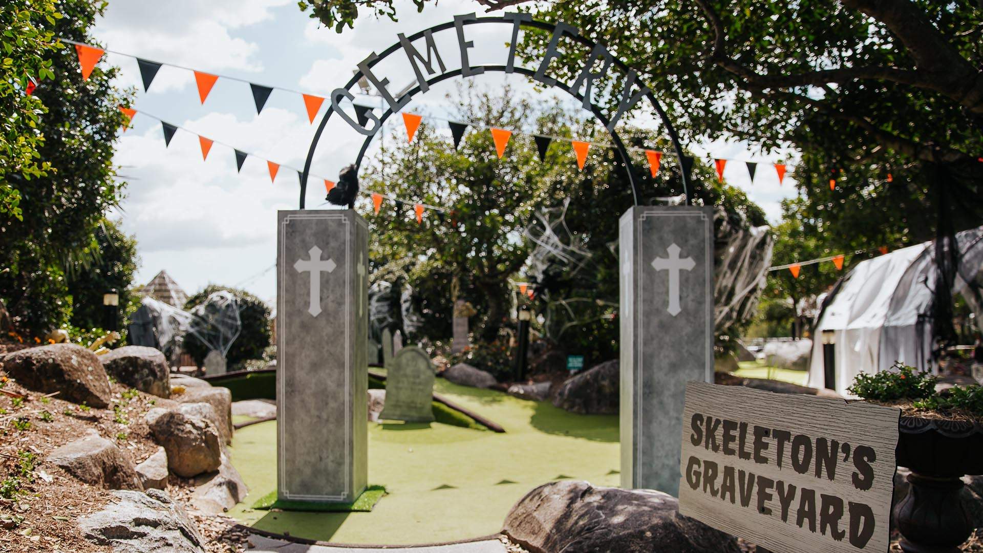 Victoria Park Is Bringing Back Its Halloween-Themed Mini Golf Course — This Time with Creepy Clowns