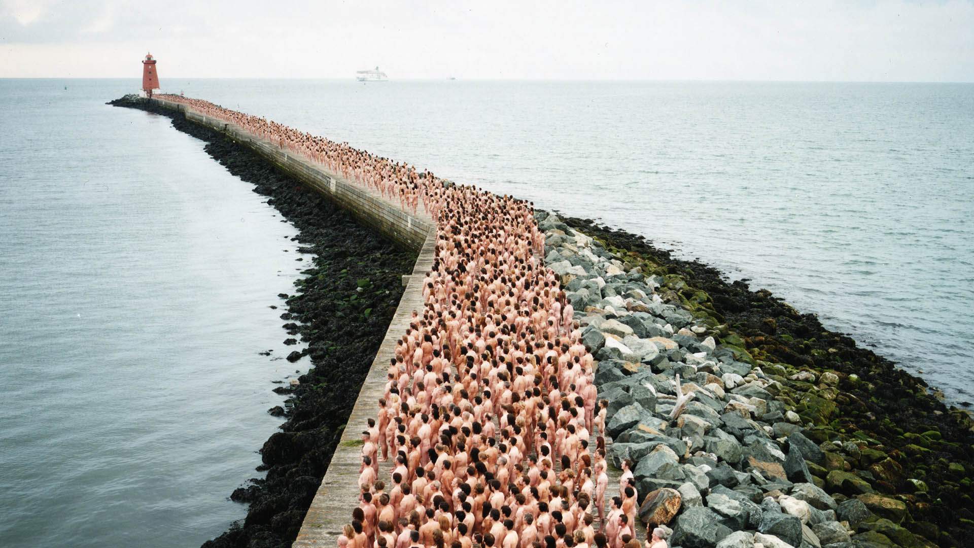 Artist Spencer Tunick Is Staging A New Mass Nude Photography Work On A Sydney Beach Concrete 6000