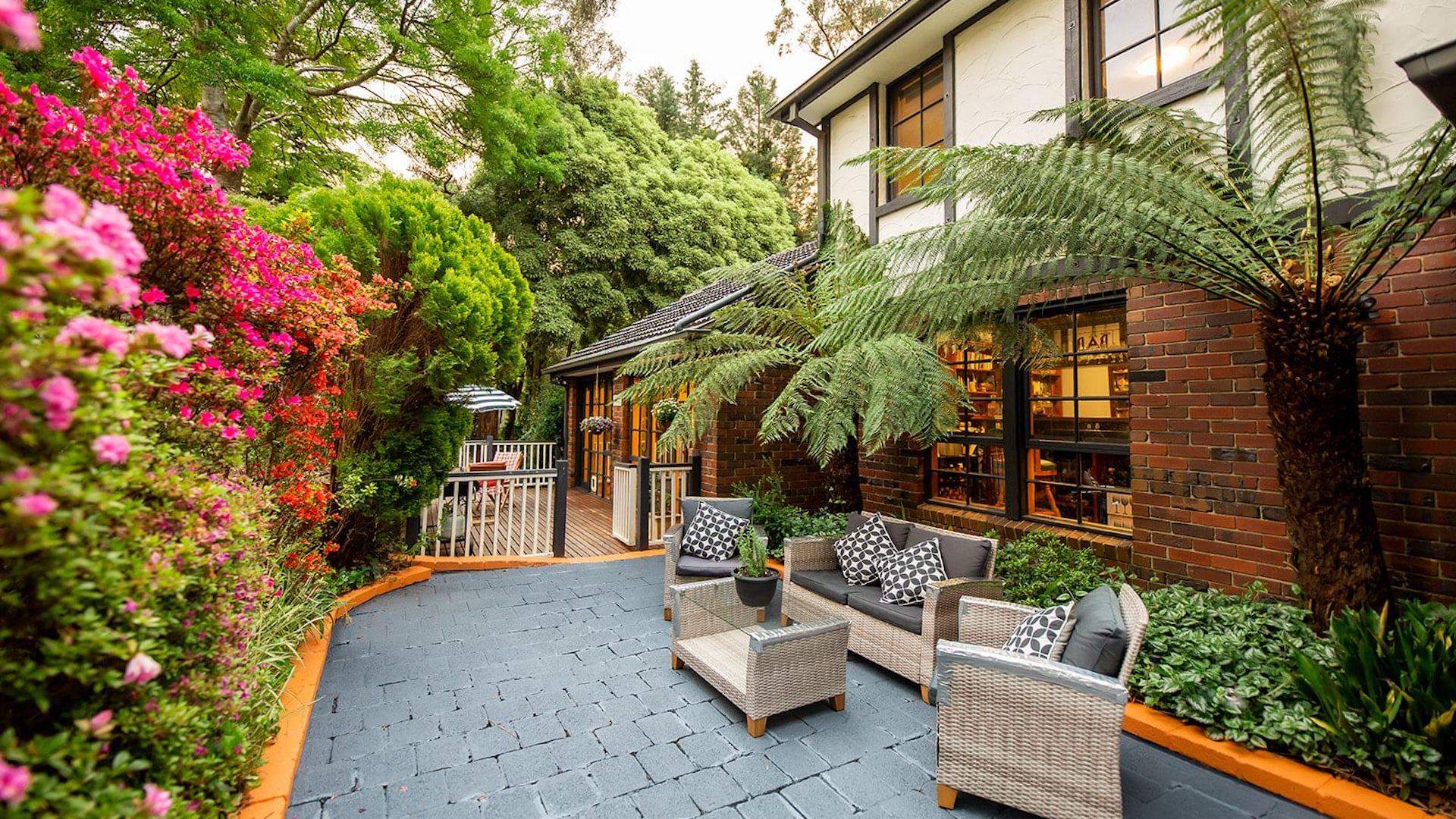 Best dog-friendly hotels Victoria, Melbourne - accommodations - Holly Lodge.