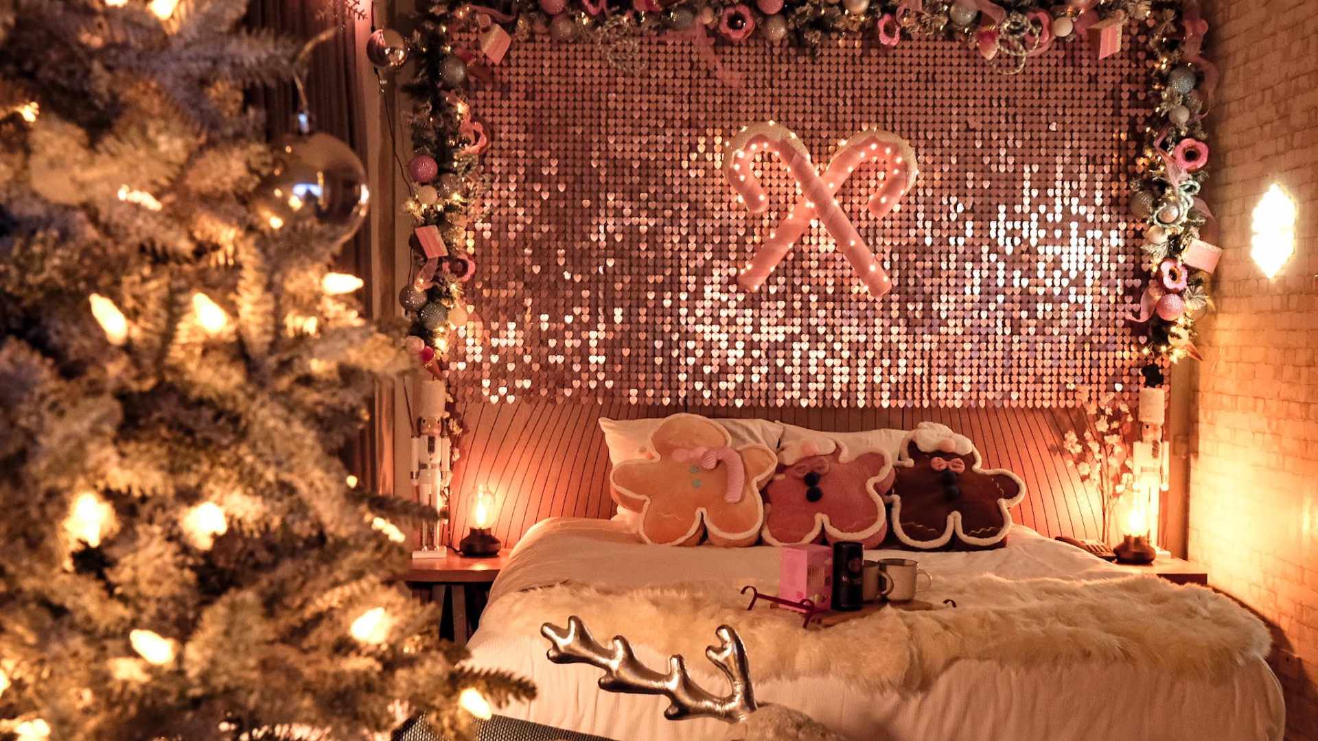 DoubleTree by Hilton Has Unveiled Two ChristmasThemed Rooms If You