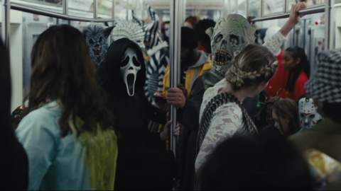 Ghostface Takes (and Terrorises) Manhattan in the First 'Scream VI ...