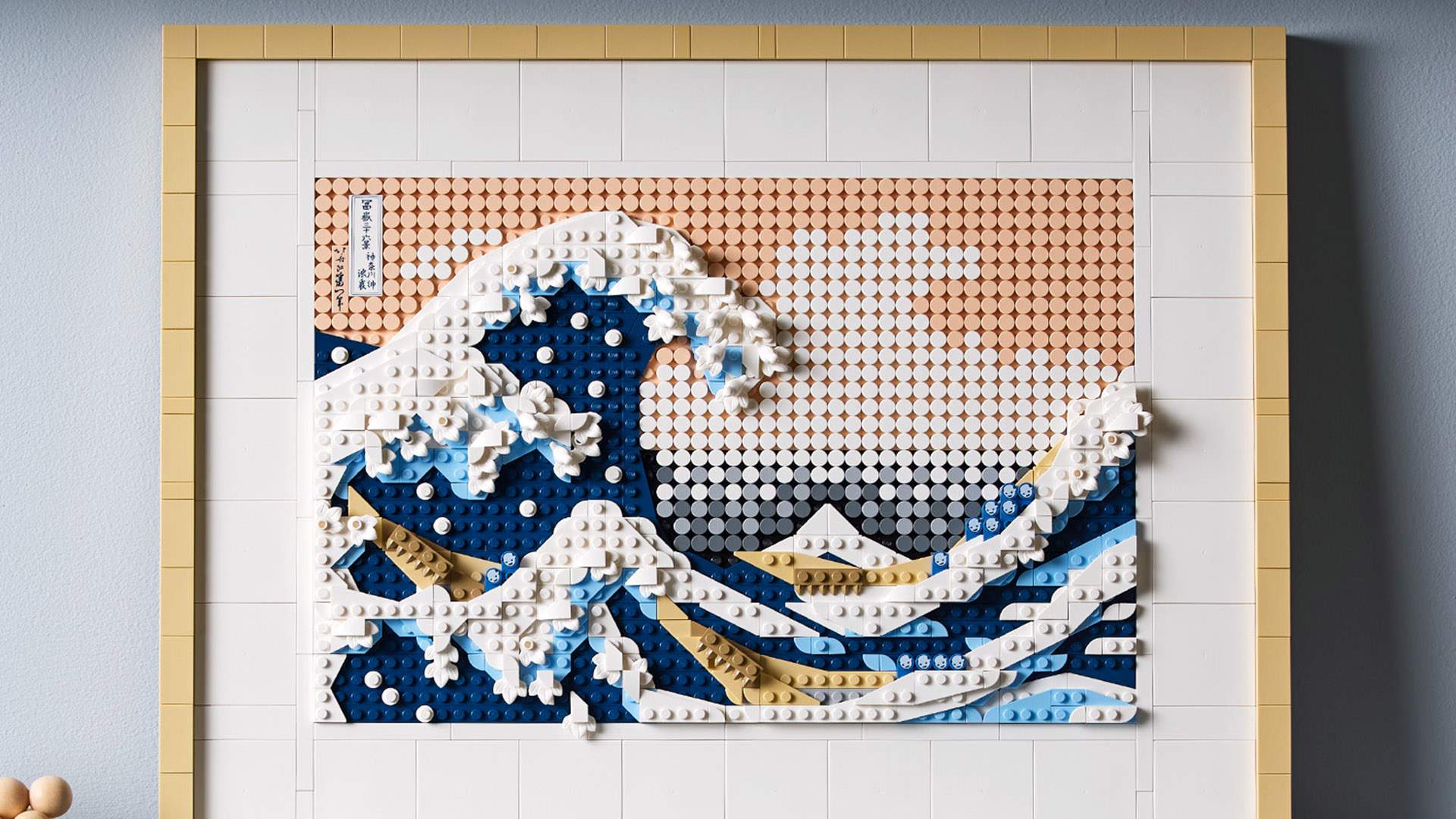 Sculpture Recreates Hokusai's 'Great Wave' in 50,000 LEGO - Asia Trend