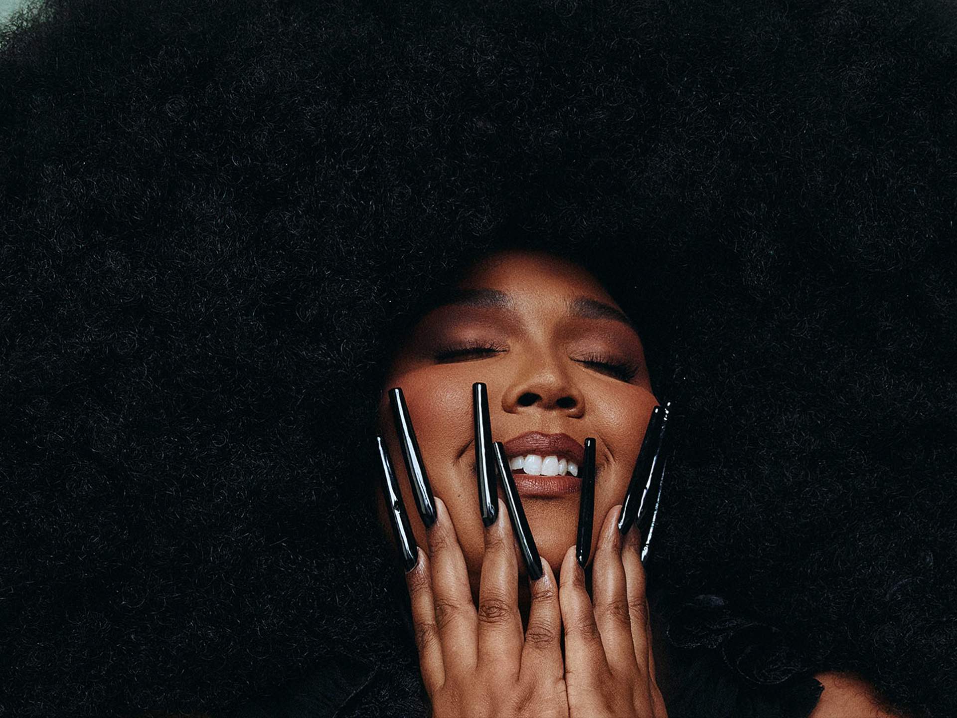 Download free Lizzo Black And Gold Outfit Wallpaper - MrWallpaper.com