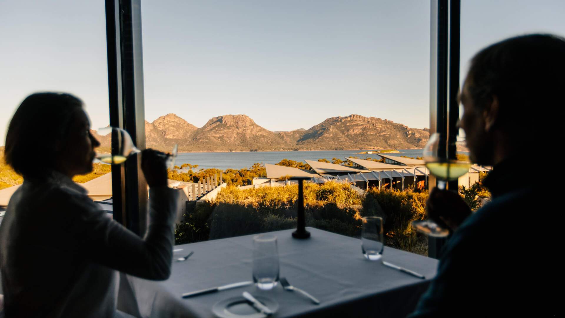 luxury tasmania travel saffire freycinet wineglass bay hotel boutique australia