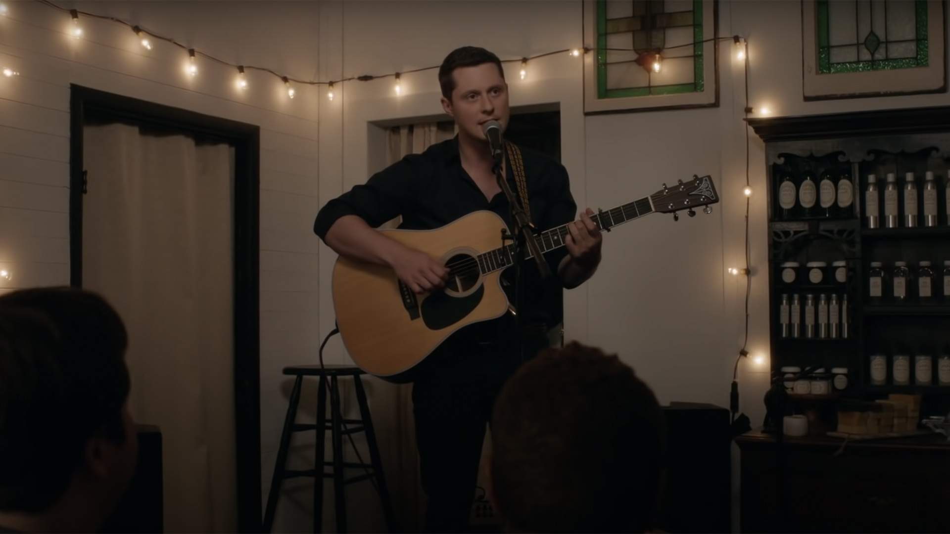 'Schitt's Creek' Star Noah Reid Is Heading Down Under This Spring for