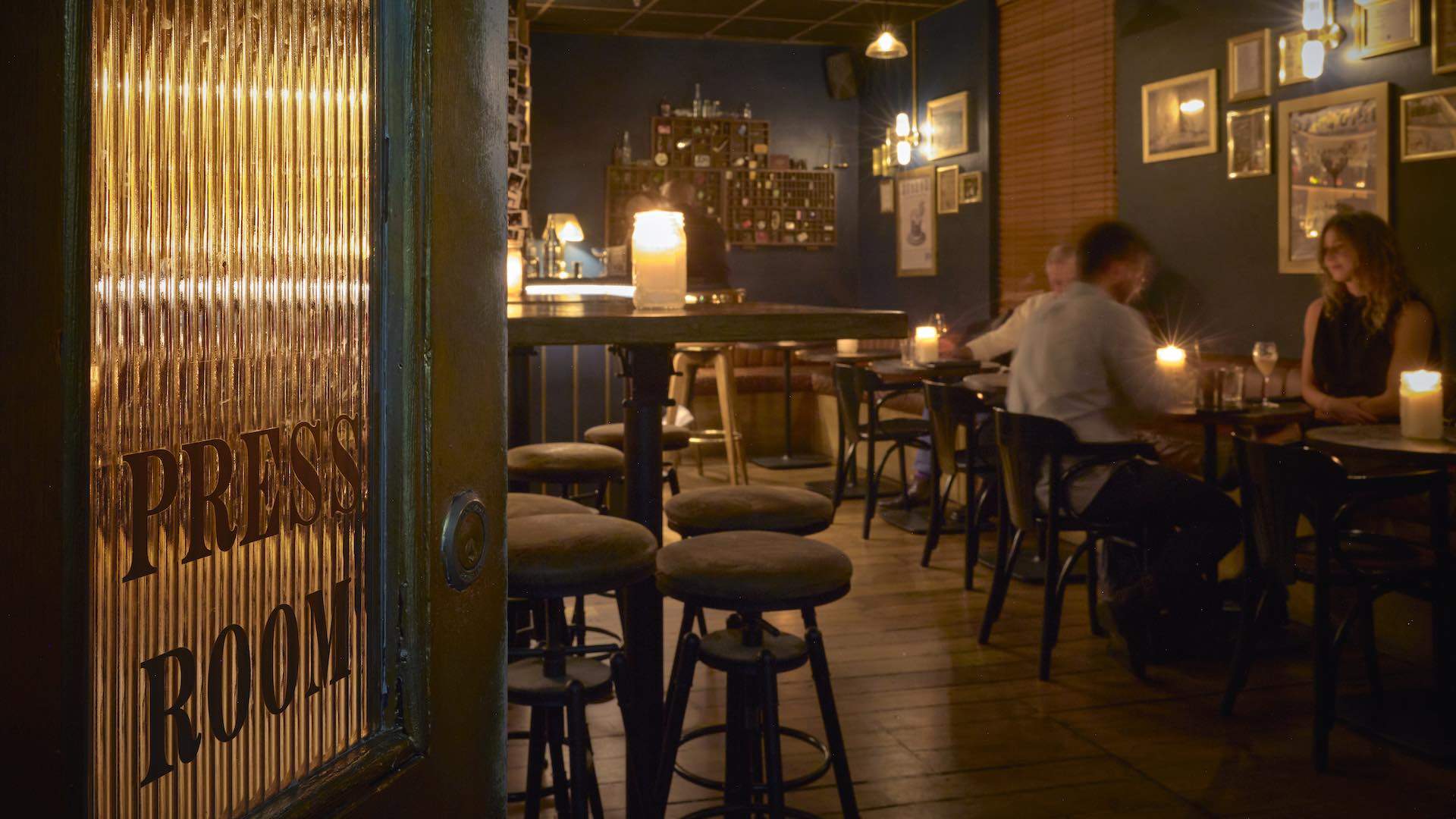 Bar 1880