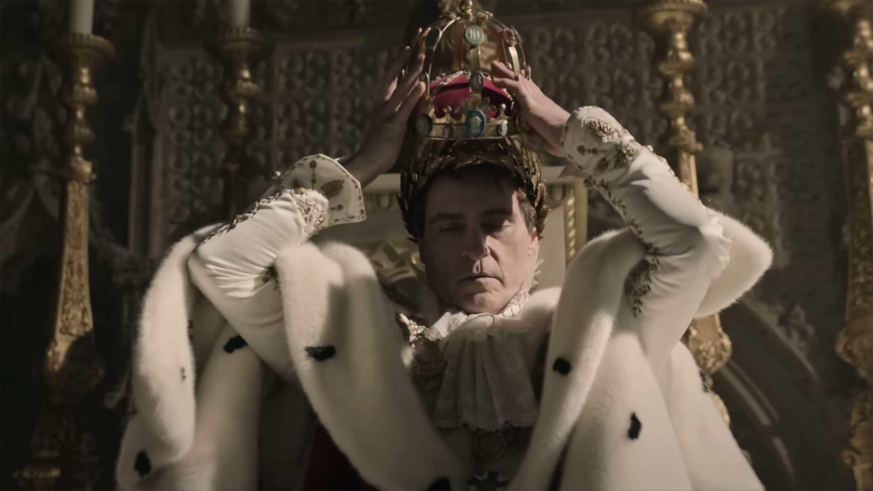 Joaquin Phoenix Fights for Power in the First Trailer for Ridley Scott ...