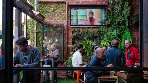 Courtyard at Arcadia Hotel - Melbourne Pub