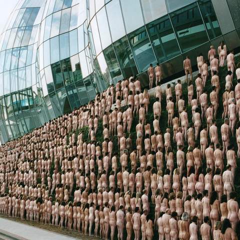 Spencer Tunick Will Close Brisbane's Story Bridge to Fill It with Nudes for a New Photography Work in 2024