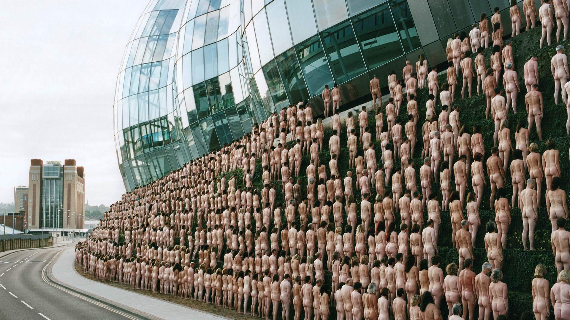 Spencer Tunick Will Close Brisbane's Story Bridge to Fill It with Nudes for a New Photography Work in 2024