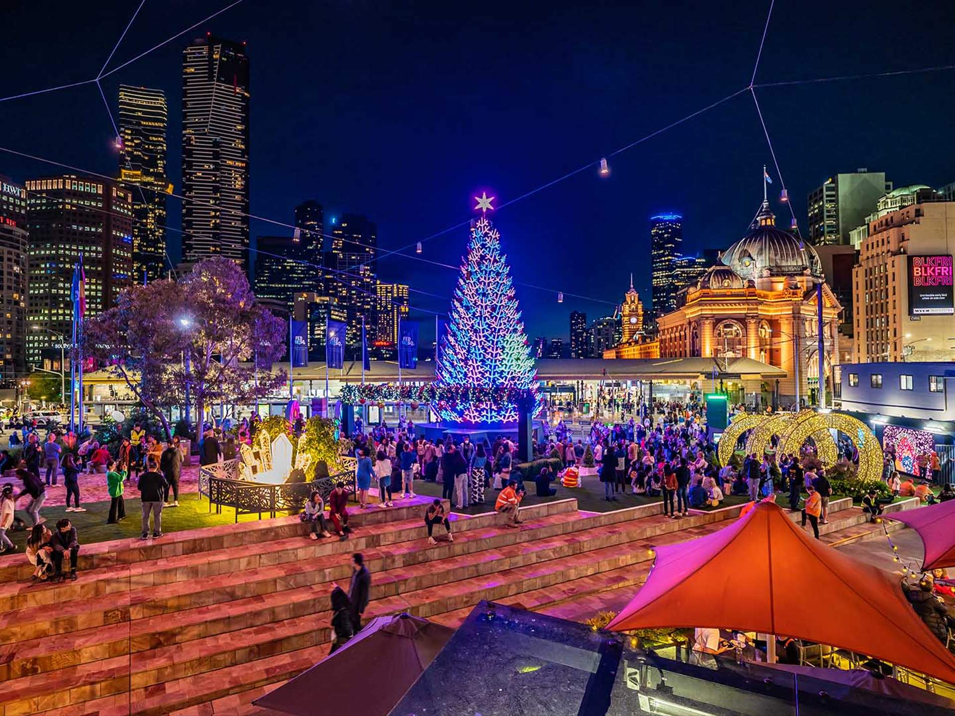 Melbourne's Dazzling Month-Long Christmas Festival Is Bringing Back Its  Markets, Maze and Skating Rink for 2023 - Concrete Playground
