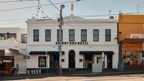 Skinny Dog Hotel, Kew Review