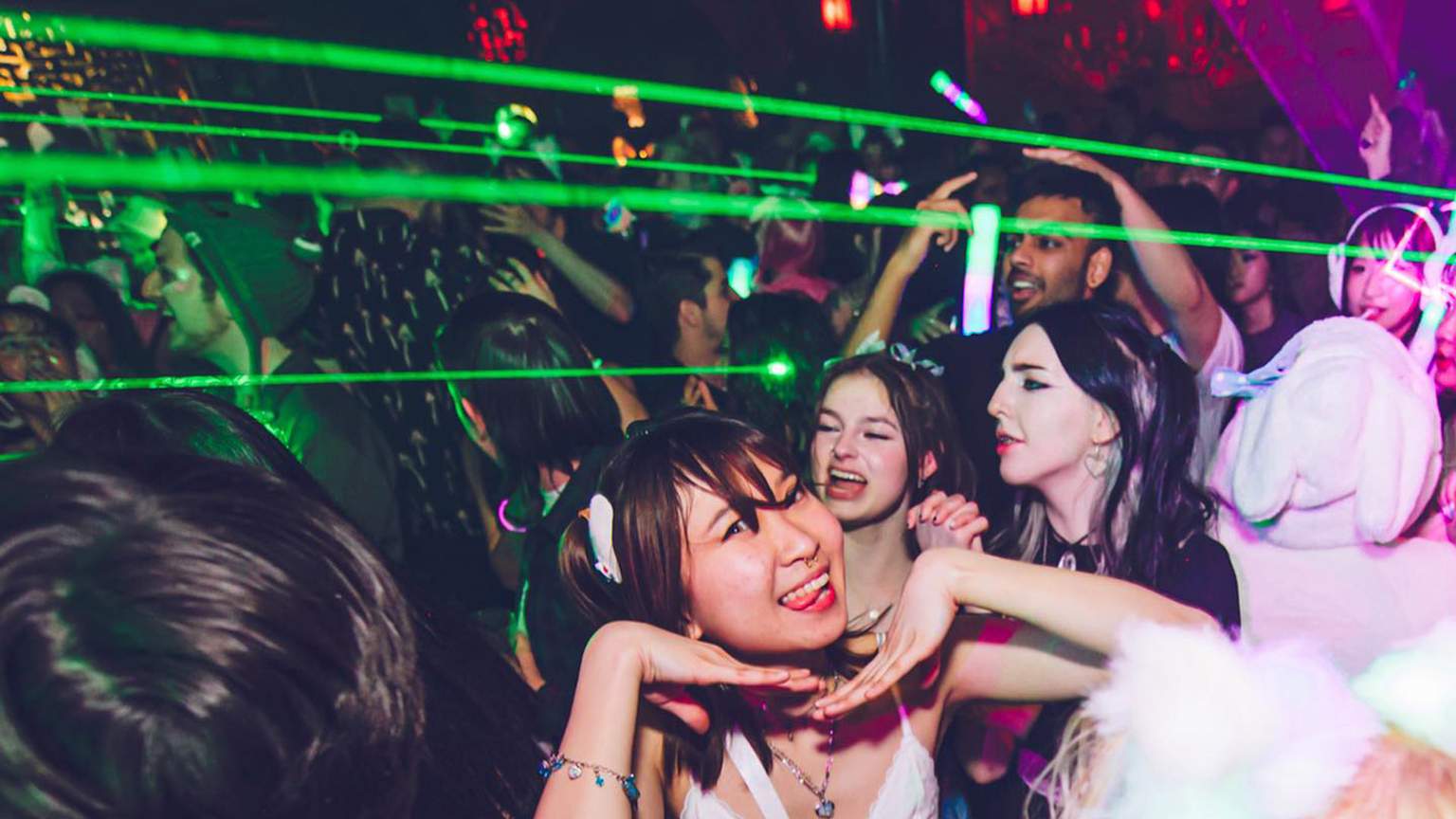 'Hello Kitty' Rave - Concrete Playground