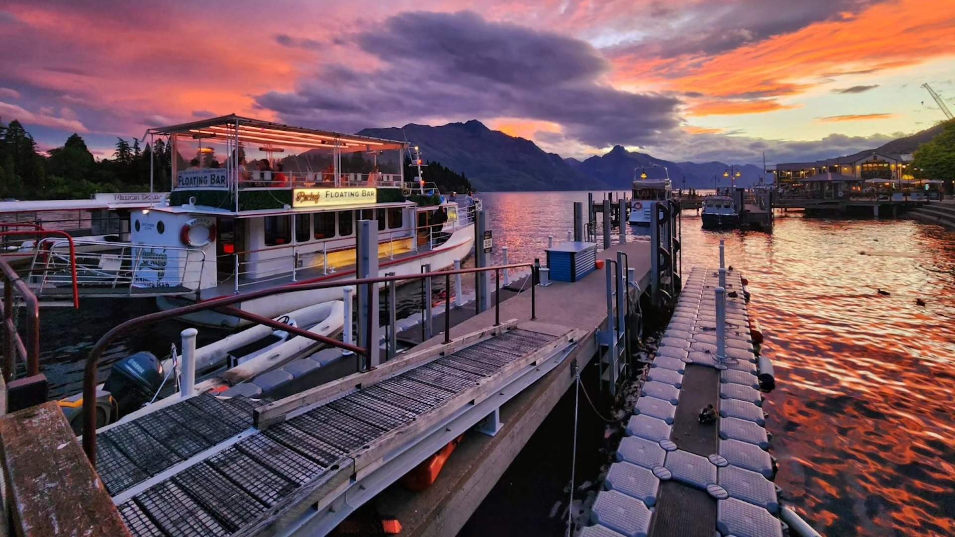 Perky's Floating Bar, Queenstown Review