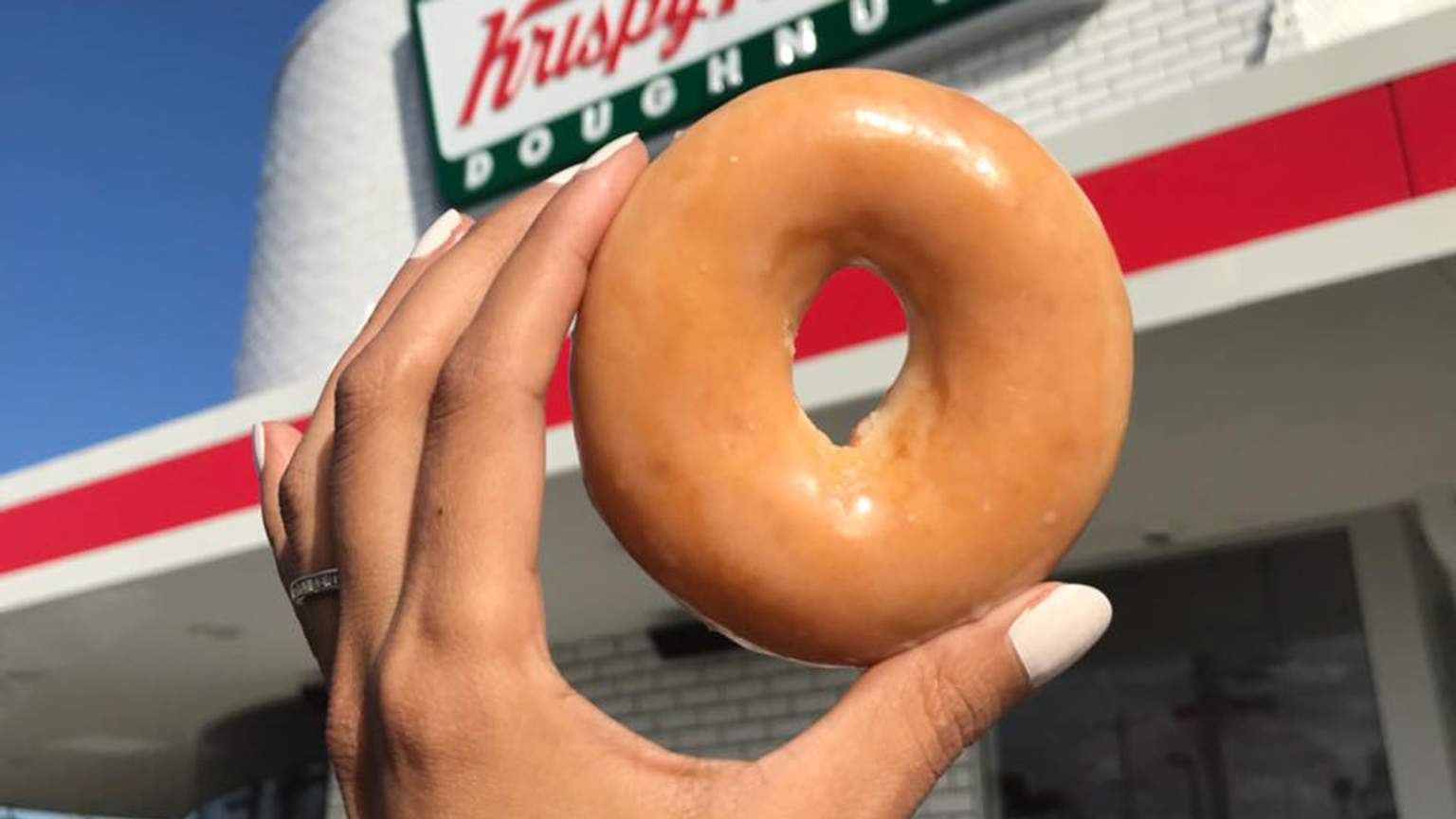 Important Doughnut News Krispy Kreme Is Giving Away 100,000 Freebies