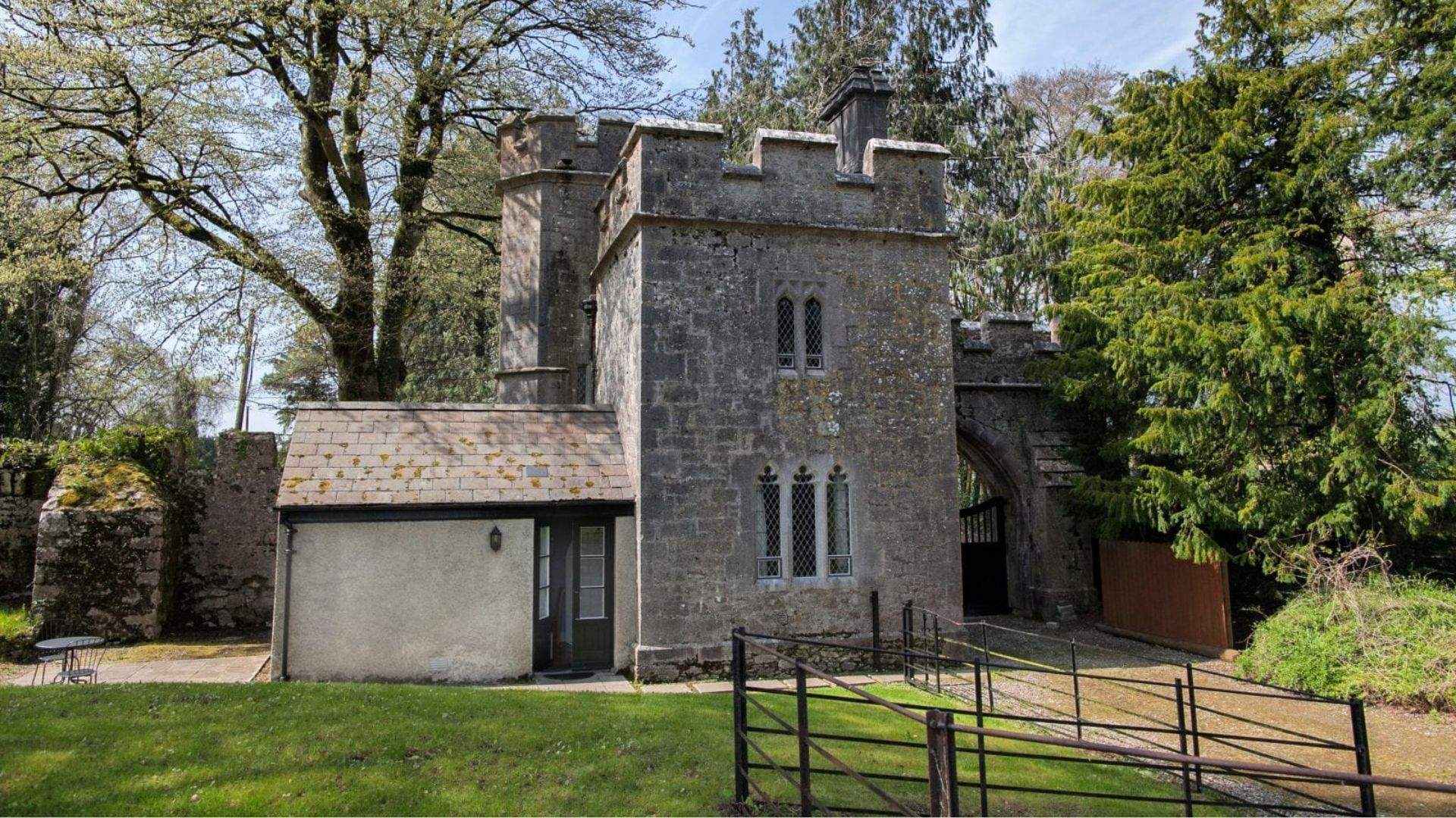 Annes Grove Miniature Castle