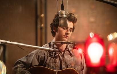 Background image for How Does It Feel to Make a Bob Dylan Biopic?: Timothée Chalamet, Elle Fanning, Monica Barbaro and James Mangold Chat 'A Complete Unknown'