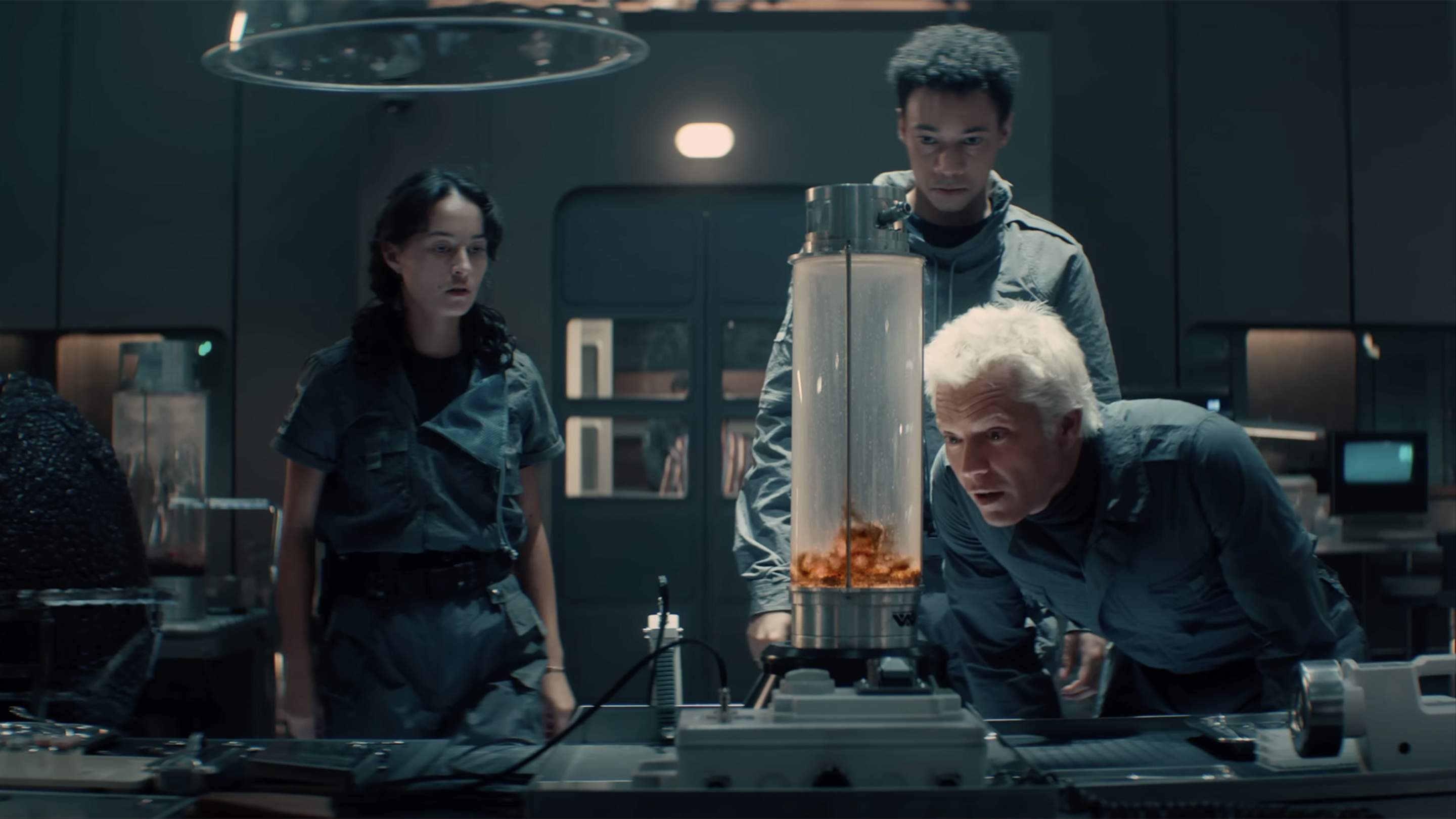 Xenomorphs Aren't the Only Terrifying Threat in the Full Trailer for ...