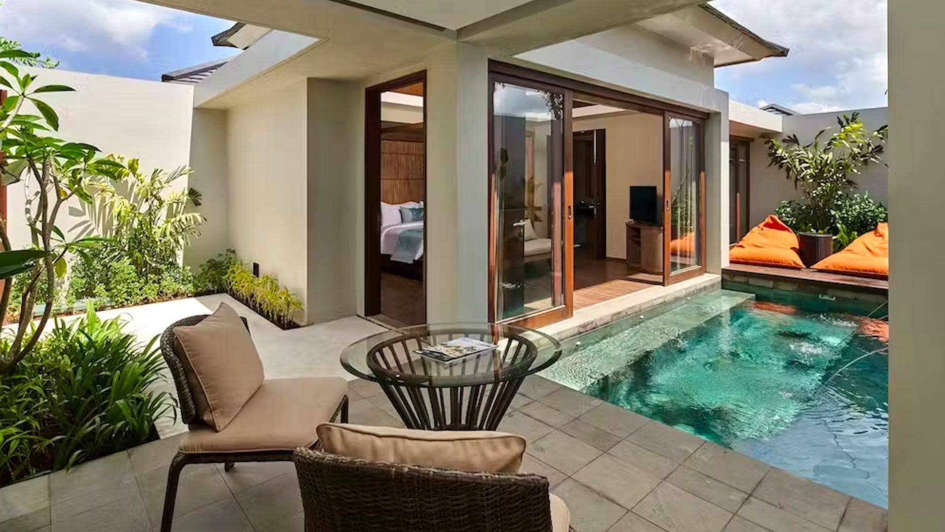 Cross Bali Breakers, Jimbaran