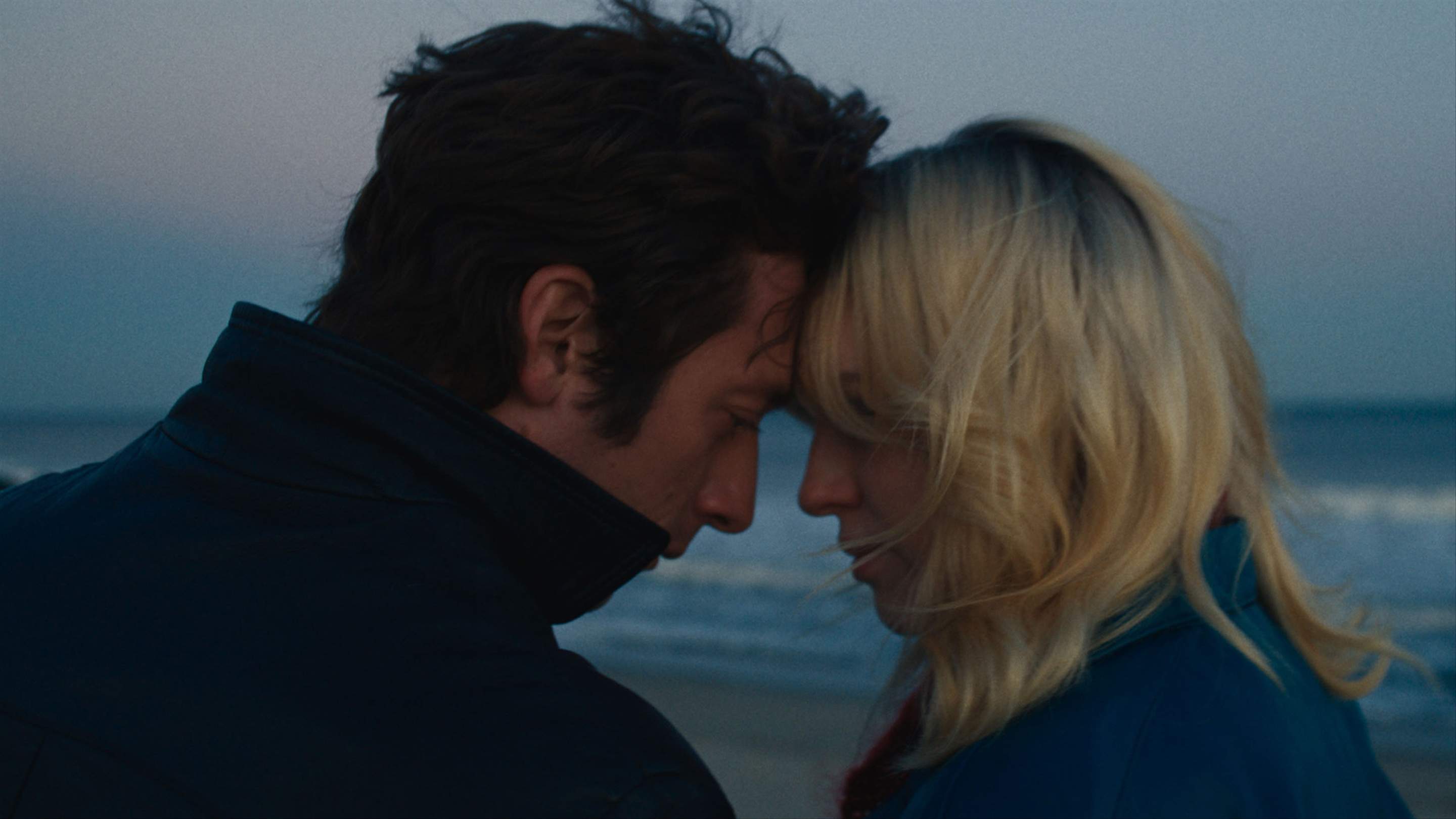 Yes Boss: Jeremy Allen White Transforms Into Bruce Springsteen in the ...