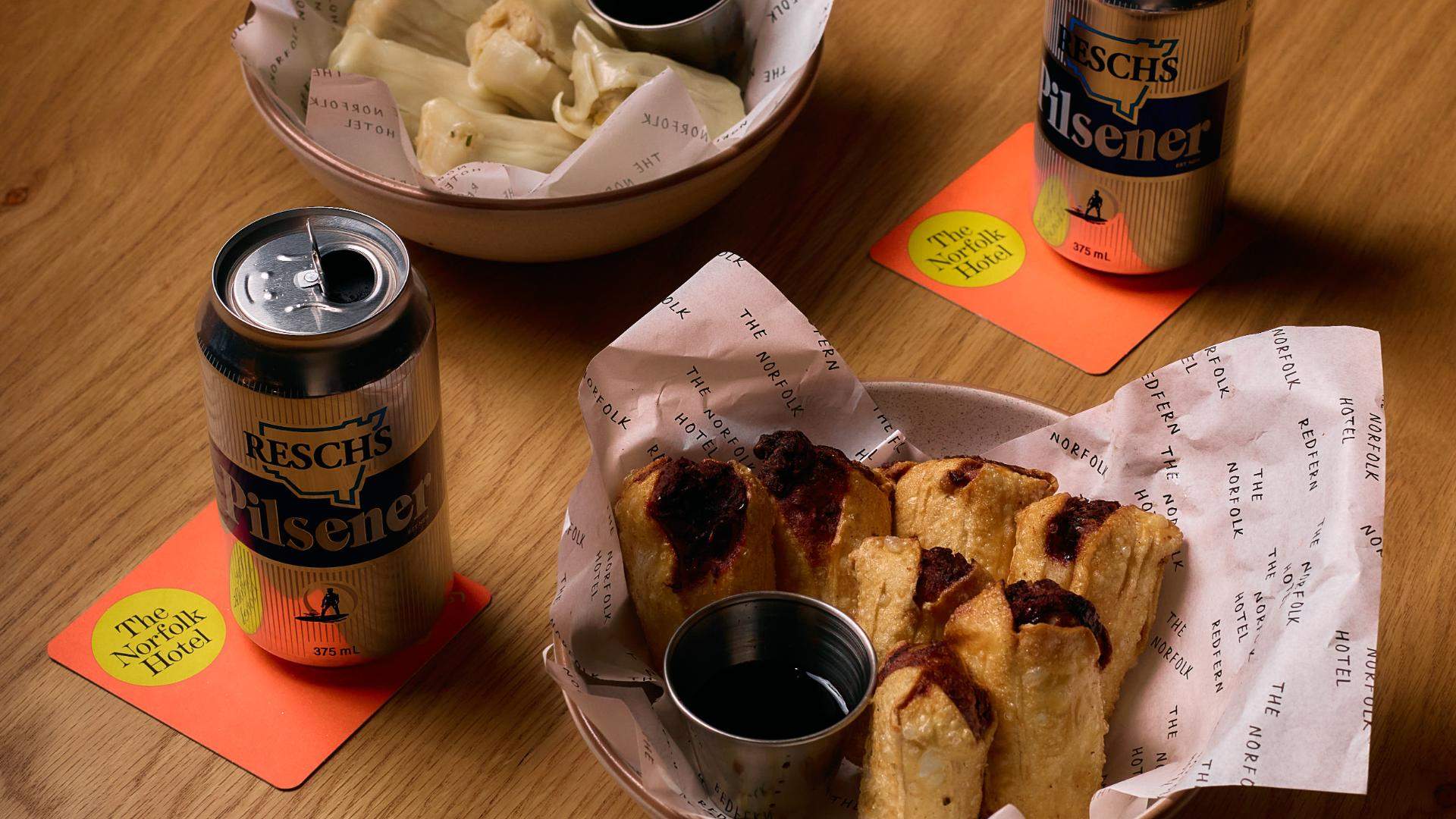 Dimmies & Tinnies at the Norfolk Hotel