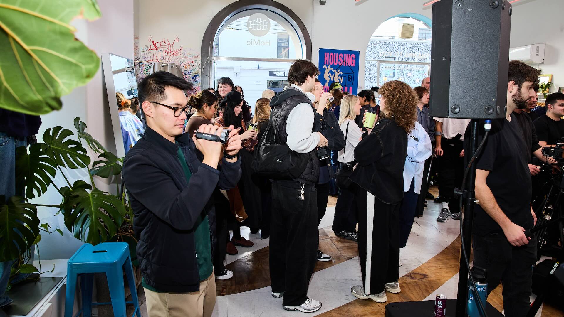 Store sessions crowd