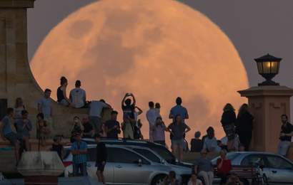 Background image for Australia's About to See the First of Three Supermoons — Here's When to Look Up