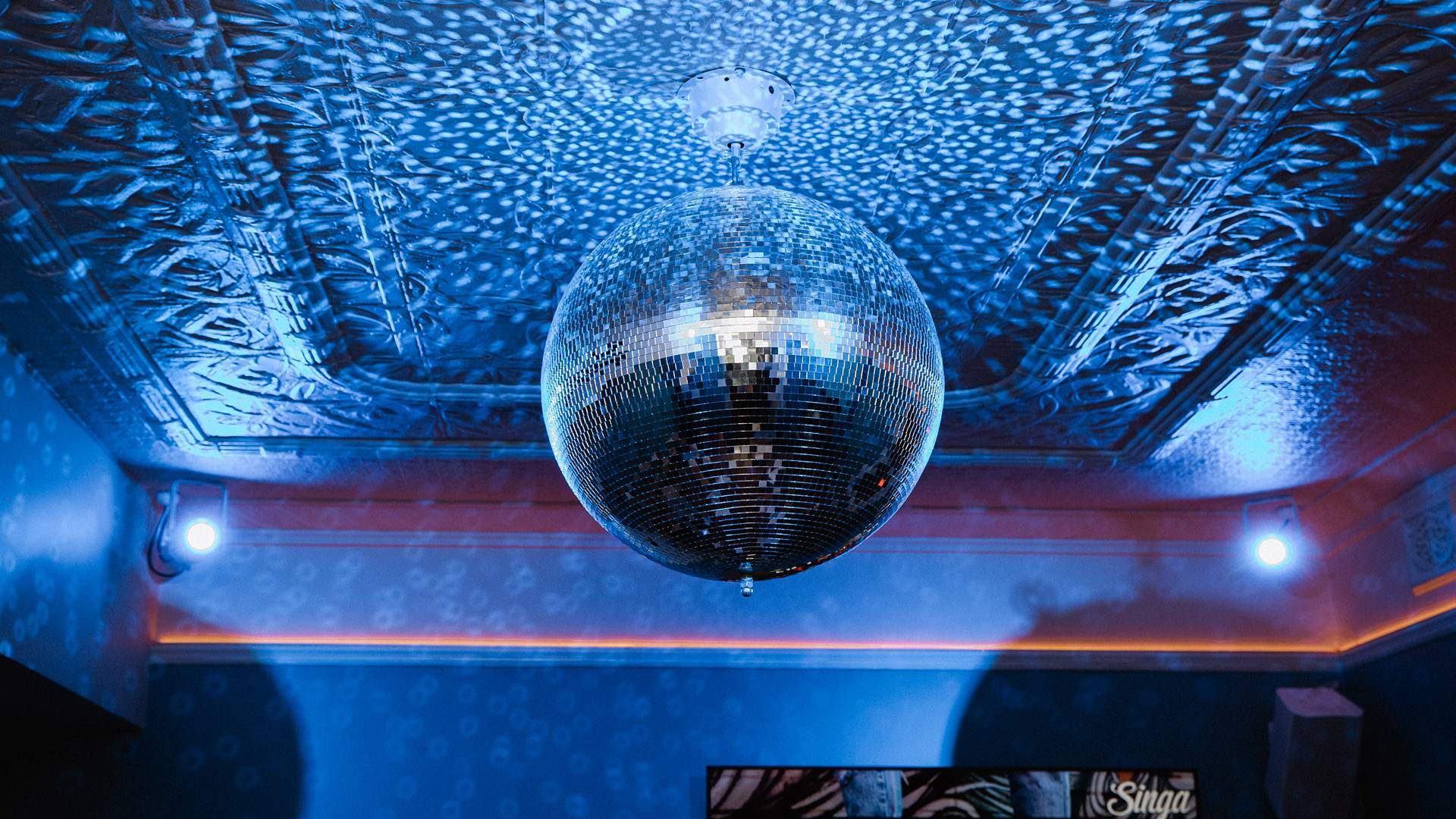 Unico Zelo Wine Rave at Island Radio