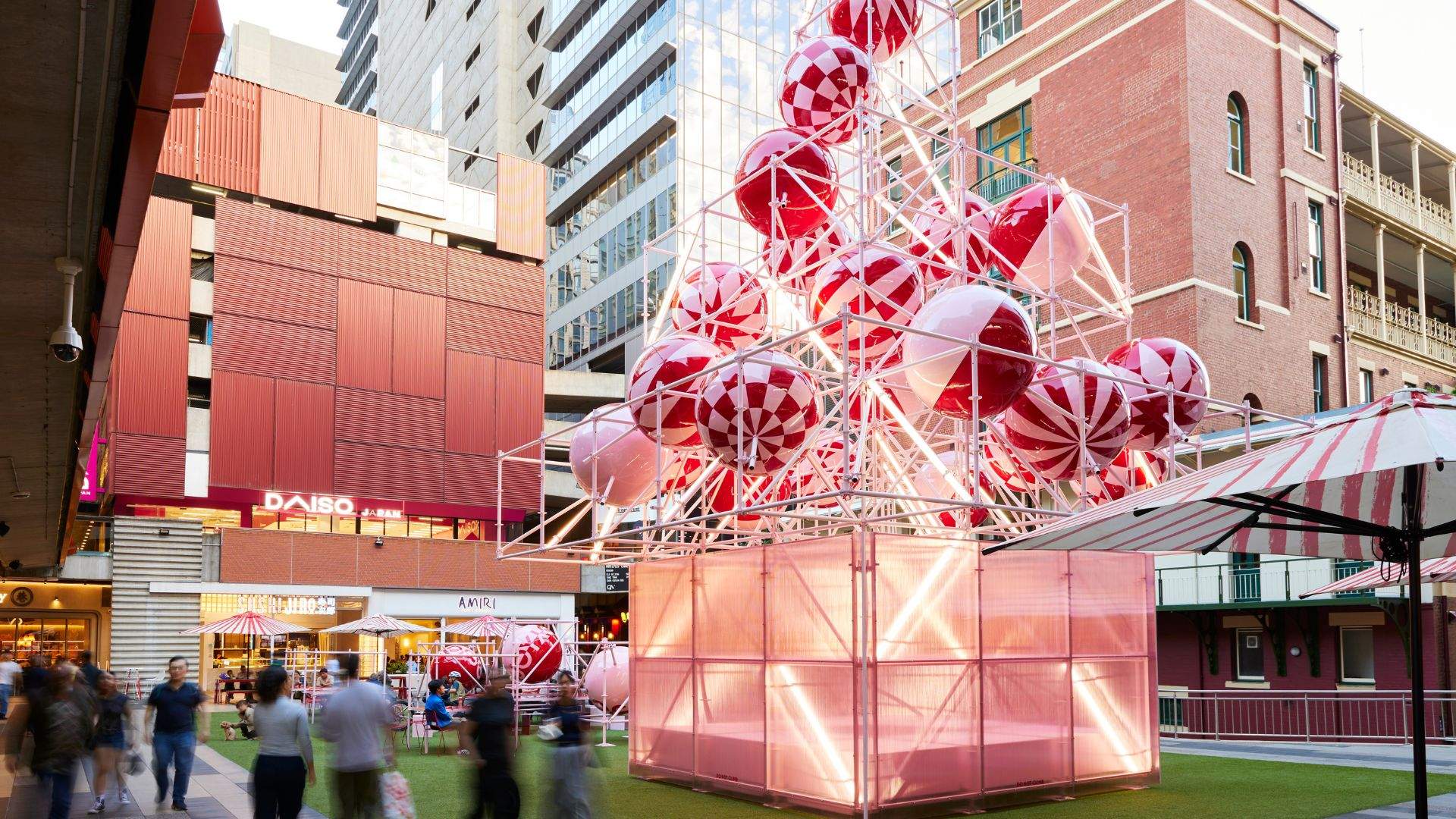 Christmas Sculpture and Qris Qringle at QV Melbourne