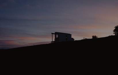 Background image for Bringing Japandi-Inspired Design to the Edge of Lake Eildon, Spaces in Places' Debut Stay Is a Different Kind of Rural Escape
