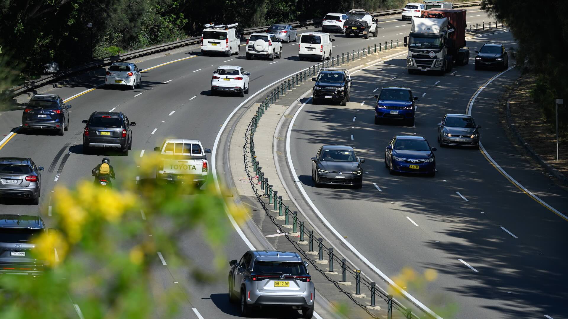 SYDNEY, AUSTRALIA - SEPTEMBER 05: Traffic on the M1 Motorway in Sydney on September 05, 2024 in Sydney, Australia. Australia is currently facing a severe cost of living crisis, with rising prices for essentials like food, housing, and utilities significantly outpacing wage growth, leaving many households struggling to make ends meet. While over 3.3 million Australians live in poverty, supermarket giants and banks are reporting record profits, highlighting a stark contrast between corporate gains and the financial hardship experienced by everyday citizens. This situation poses serious challenges across the nation, as people navigate the pressures of high inflation and inadequate support. (Photo by James Gourley/Getty Images)