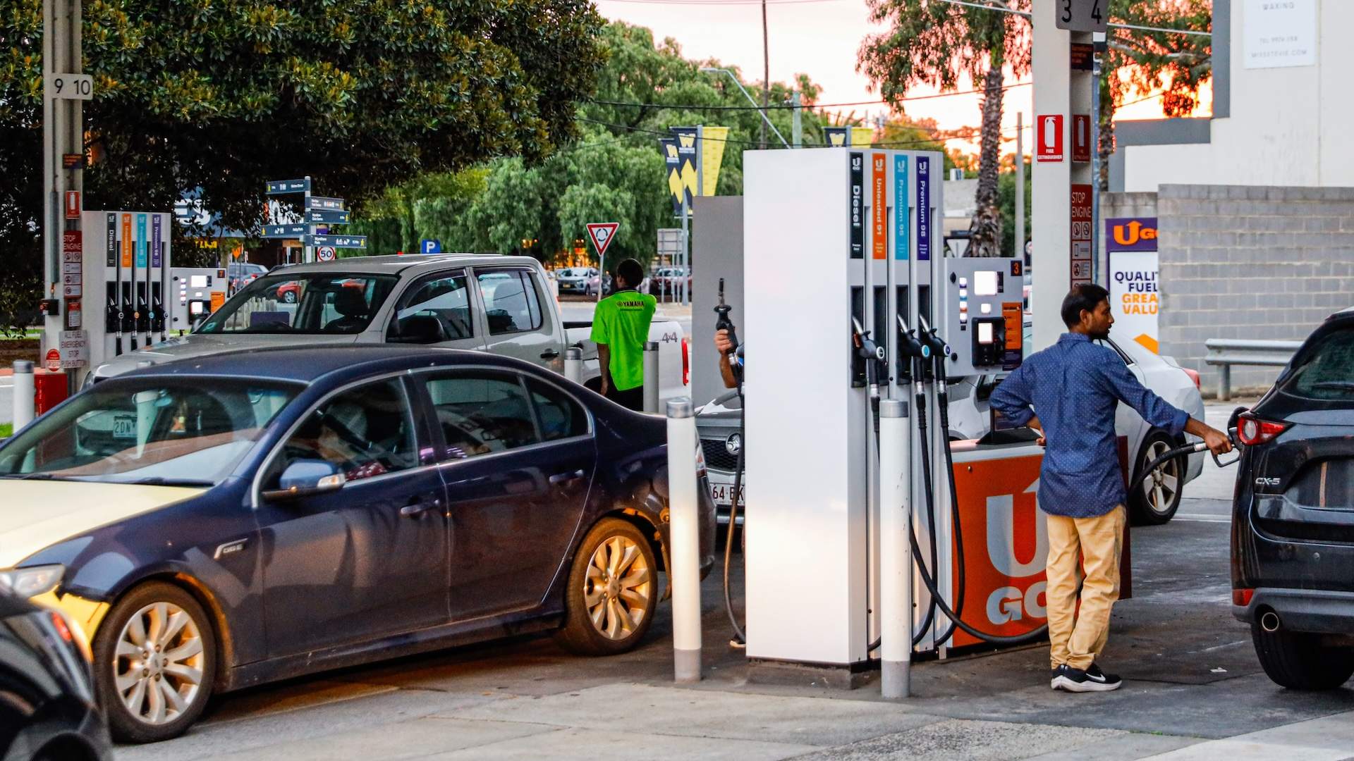 MELBOURNE, VICTORIA STATE, AUSTRALIA - 2026/03/19: People queue to fuel their vehicles. Fuel prices in Australia remain elevated amid global tensions involving the United States, Israel, and Iran, continuing to impact household and transport costs. Prime Minister Anthony Albanese said that 