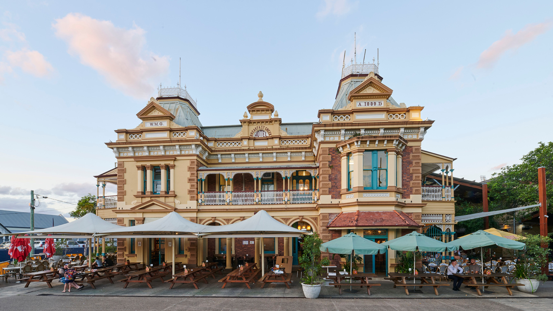 Breakfast Creek Hotel