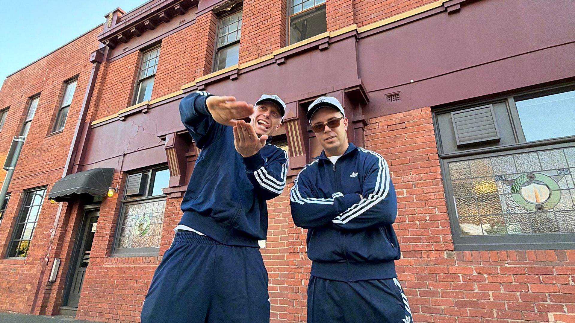 These Melbourne Mates Are Fighting the Cost of Living Crisis One Free Pint at a Time, Shouting $1000 at Pubs Across Town