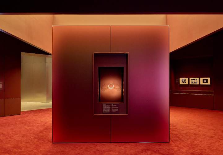 Background image for From Royal Tiaras to Hollywood Glamour, Cartier's Dazzling Treasure Trove Lands at the NGV for an Australian-Exclusive Exhibition